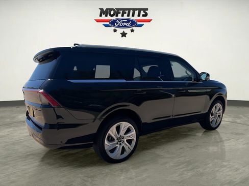 Used 2025 Lincoln Navigator Reserve AWD/4WD image 5