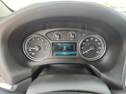 Used 2019 Buick Enclave Essence image 11