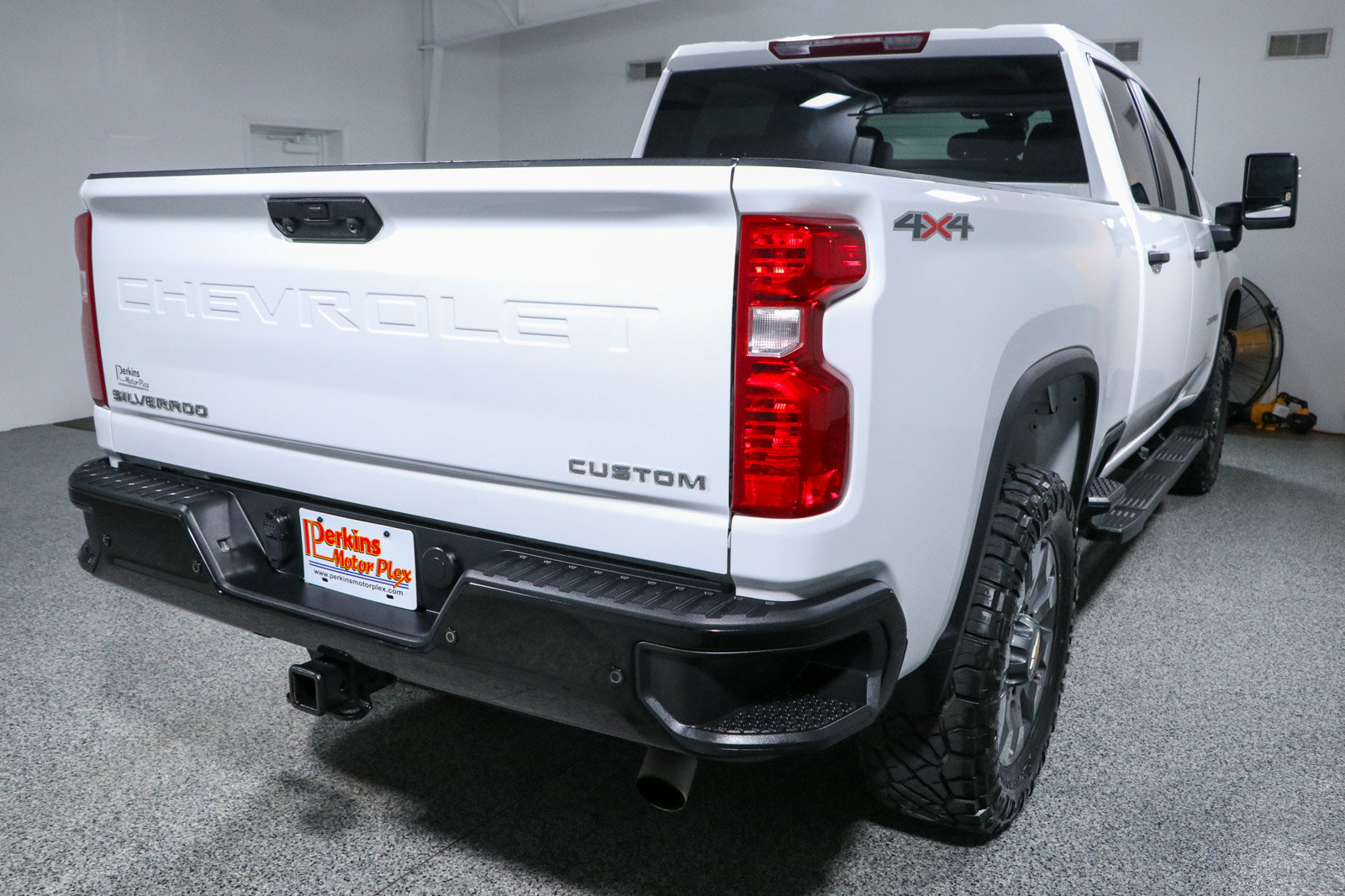 Used 2024 Chevrolet Silverado 2500 Custom w/ Custom Value Package AWD/4WD image 8