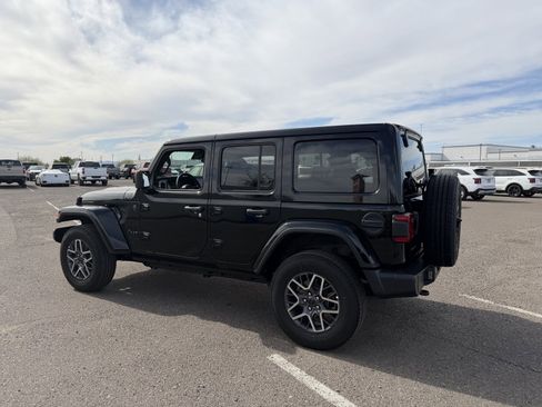Used 2025 Jeep Wrangler Sahara image 3