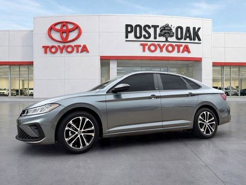 Used 2025 Volkswagen Jetta Sport FWD image 2