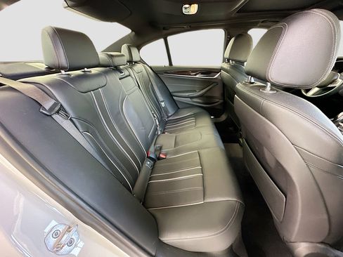 Used 2018 BMW 540i image 28