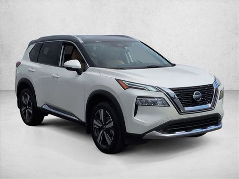 Used 2021 Nissan Rogue Platinum FWD image 2