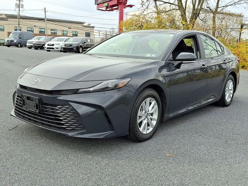 Used 2025 Toyota Camry LE image 3