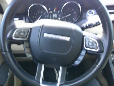 Used 2018 Land Rover Range Rover Evoque SE Premium image 75