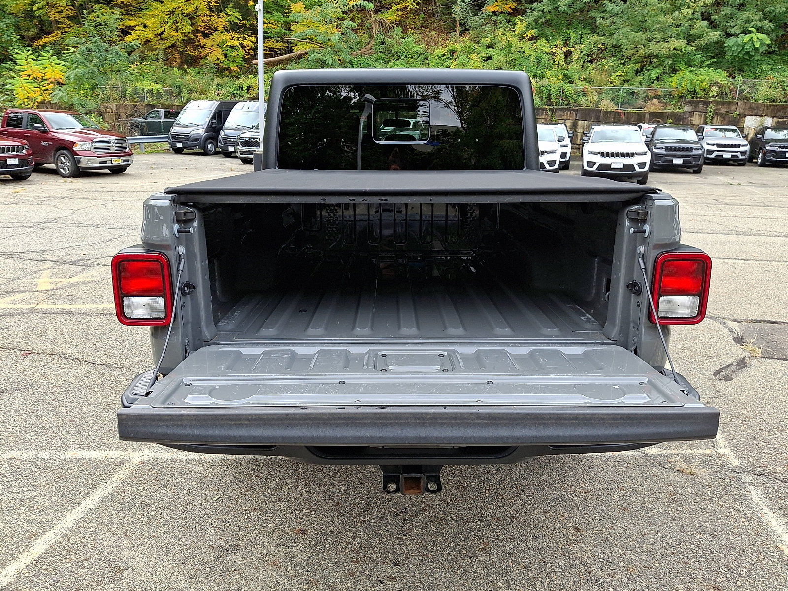 Certified 2023 Jeep Gladiator Sport AWD/4WD image 28