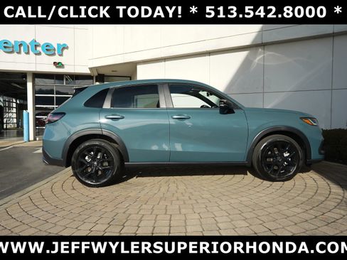 Used 2025 Honda HR-V Sport image 2