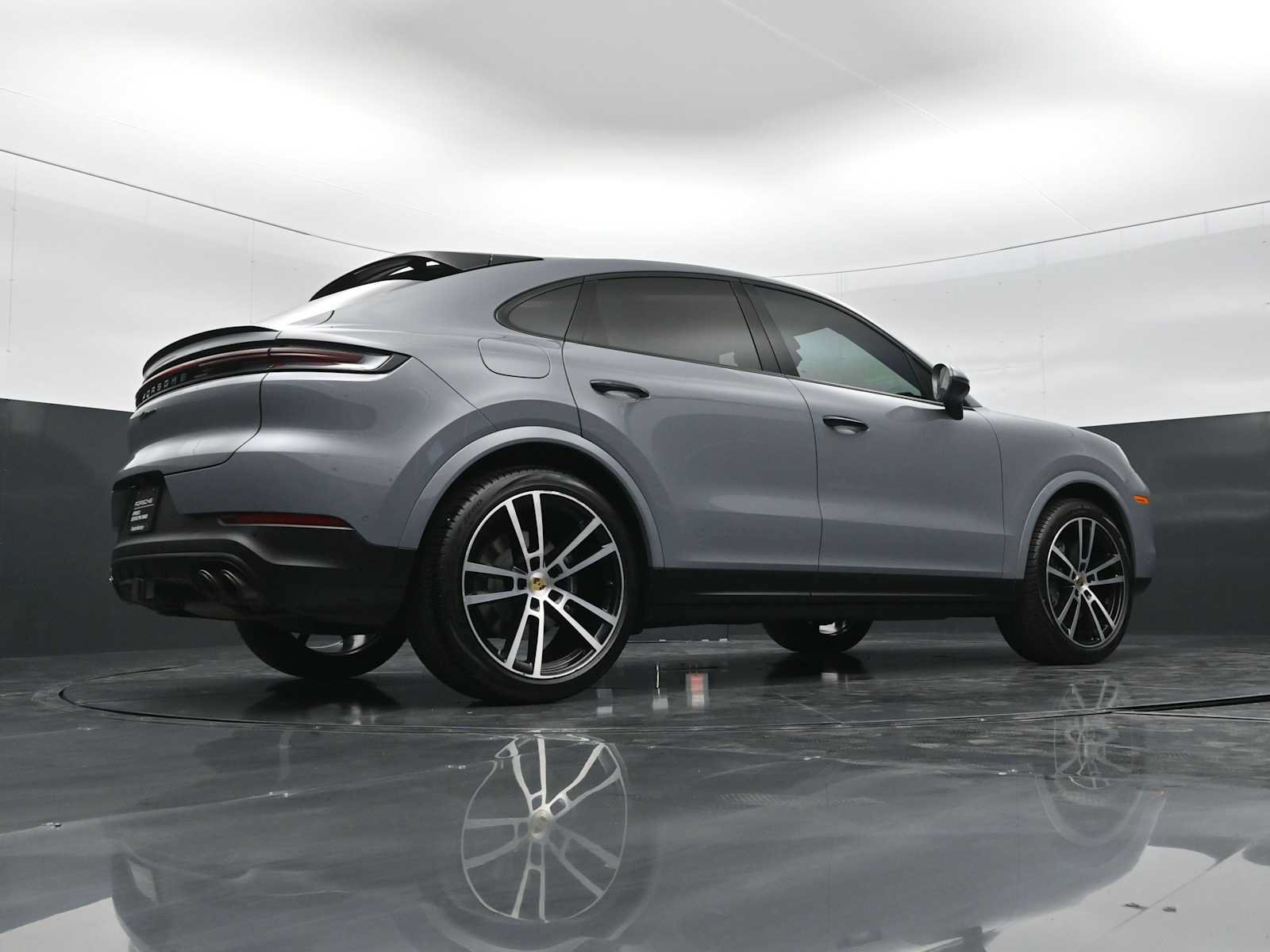 Certified 2024 Porsche Cayenne Coupe AWD/4WD image 42