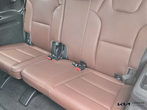 Certified 2024 Kia Telluride EX w/ EX Captain's Chair Package FWD image 11