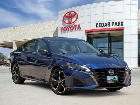 Used 2024 Nissan Altima 2.5 SR w/ SR Premium Package FWD image 1