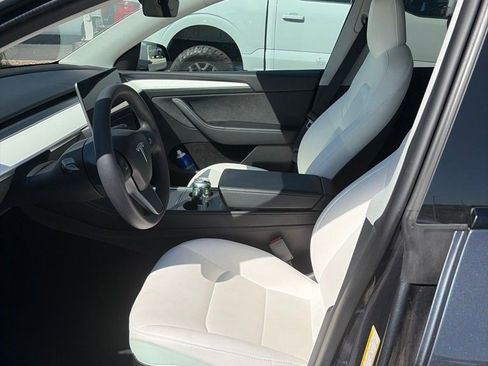 Used 2022 Tesla Model Y Performance image 5