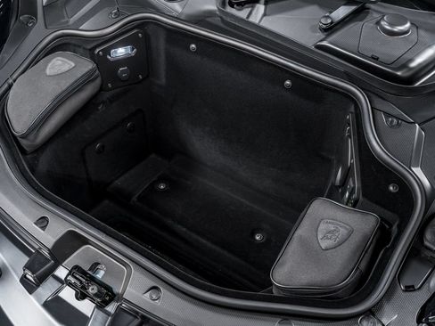Used 2025 Lamborghini Revuelto AWD/4WD image 41