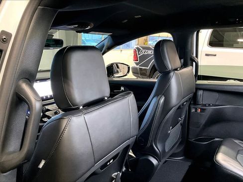 New 2026 Chrysler Pacifica Select image 12