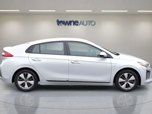 Used 2019 Hyundai Ioniq Plug-In Hybrid image 3