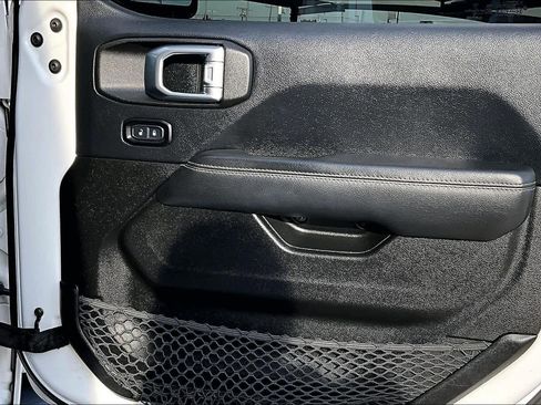 Used 2019 Jeep Wrangler Unlimited Sahara w/ Uconnect 4C Nav & Sound Group image 20