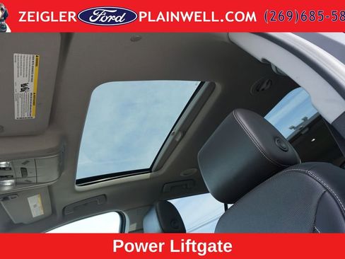 Used 2023 GMC Acadia SLT w/ Elevation Edition AWD/4WD image 18
