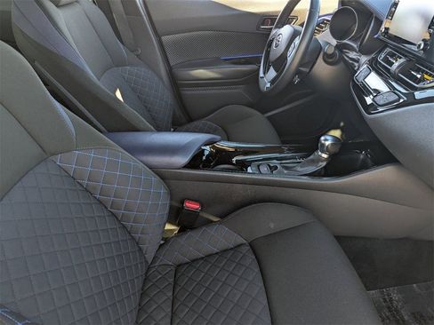 Used 2021 Toyota C-HR XLE image 9