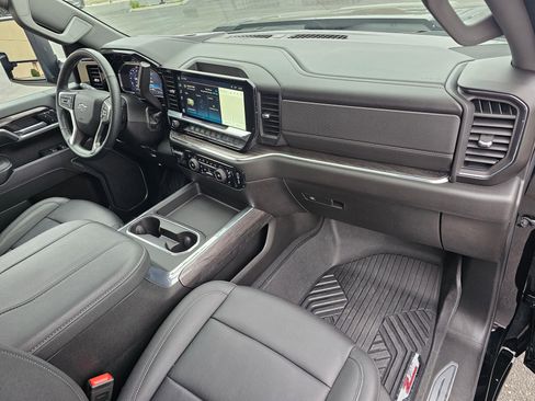 Used 2025 Chevrolet Silverado 3500 LTZ image 16