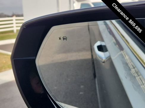 Used 2025 GMC Yukon XL Denali image 37