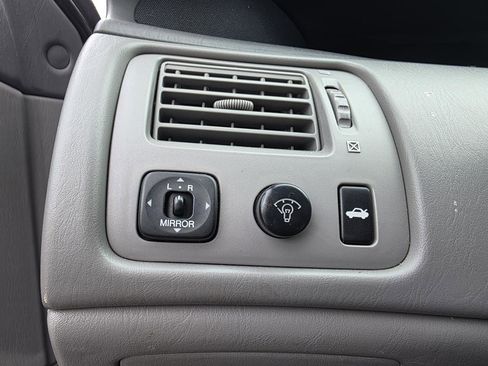 Used 2000 Toyota Avalon XLS image 24