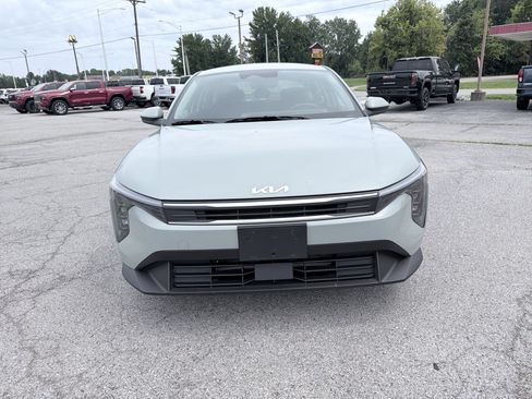 Used 2025 Kia K4 FWD image 2
