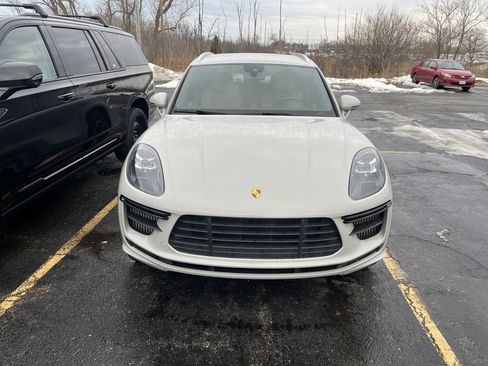 Used 2020 Porsche Macan Turbo image 4