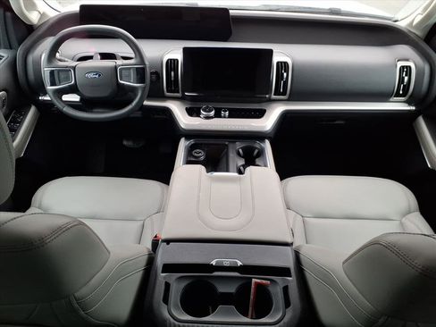 Used 2025 Ford Expedition Active image 12