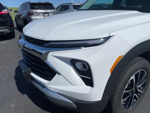 Used 2025 Chevrolet TrailBlazer LT AWD/4WD image 32