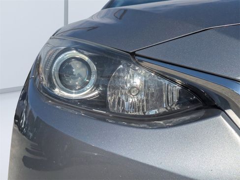 Used 2015 MAZDA MAZDA3 i Grand Touring image 9