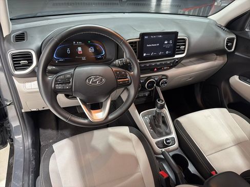 Used 2024 Hyundai Venue SEL image 13
