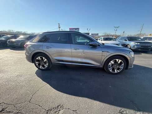 Used 2023 Audi e-tron Premium w/ Convenience Plus Package image 2