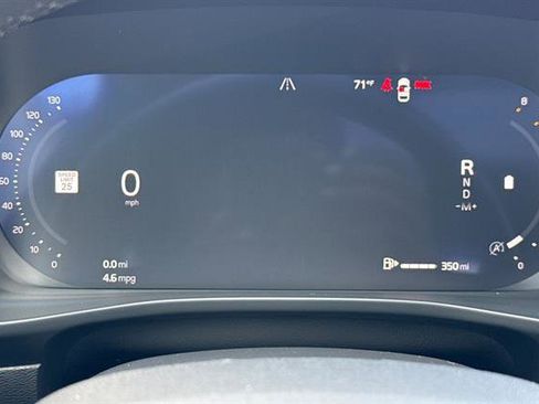 Certified 2025 Volvo XC40 B5 Plus AWD/4WD image 29