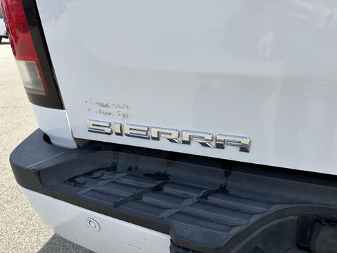 Used 2011 GMC Sierra 2500 Denali w/ Suspension Package, Off-Road AWD/4WD image 5