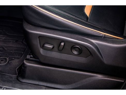 Used 2022 GMC Yukon AT4 w/ Technology Package image 21