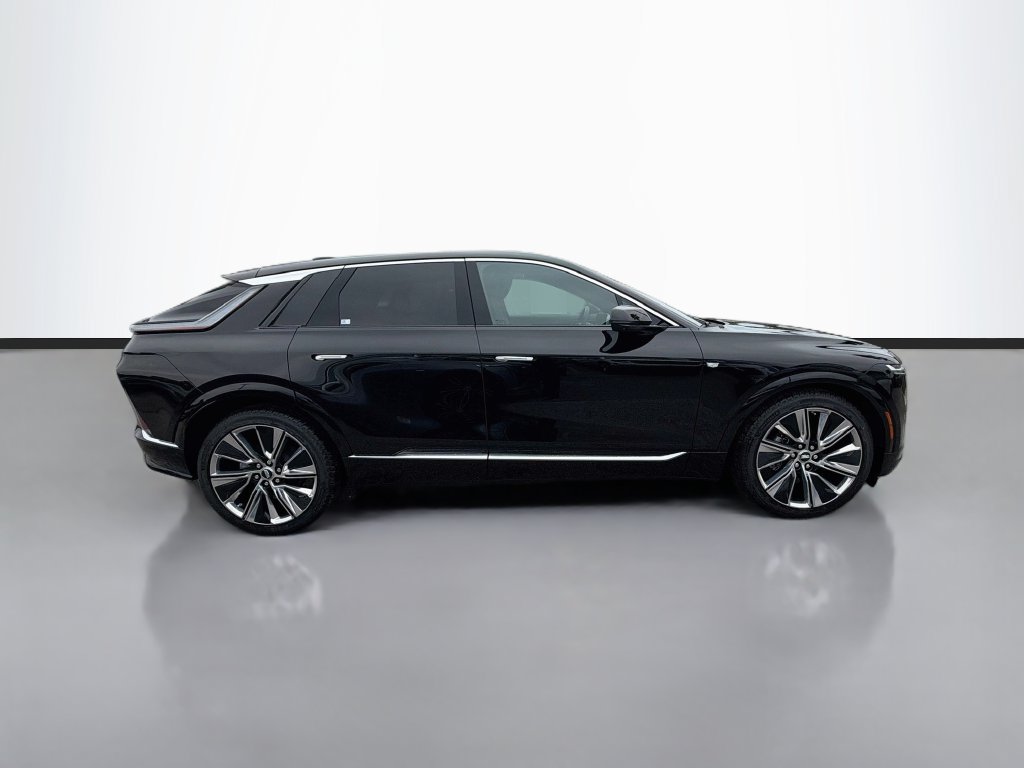 Used 2026 Cadillac Lyriq Signature Luxury w/ LPO, Premium Carpet Package AWD/4WD image 4