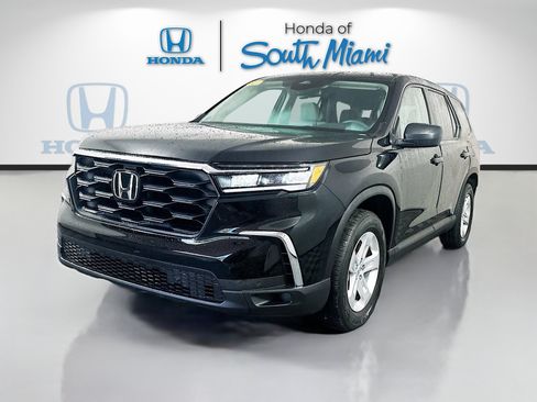 Used 2023 Honda Pilot LX image 3
