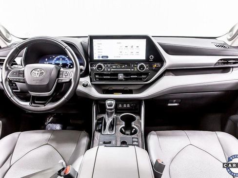 Used 2023 Toyota Highlander Platinum image 17