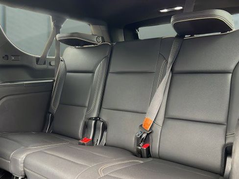 Used 2023 GMC Yukon XL SLT w/ SLT Luxury Package image 7