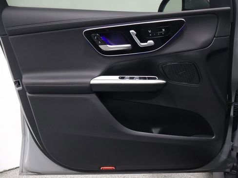 Used 2025 Mercedes-Benz GLC 300 4MATIC image 12