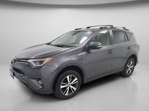Used 2018 Toyota RAV4 XLE AWD/4WD image 3