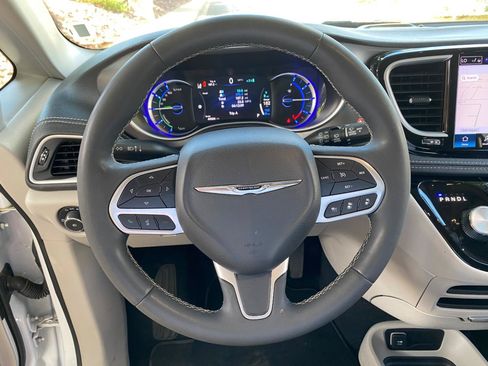 Used 2024 Chrysler Pacifica Limited FWD image 56