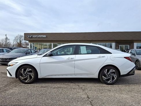 Certified 2025 Hyundai Elantra Sport image 9