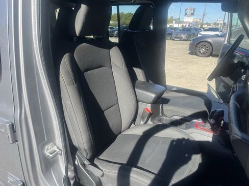 Used 2018 Jeep Wrangler Unlimited Sport S image 40