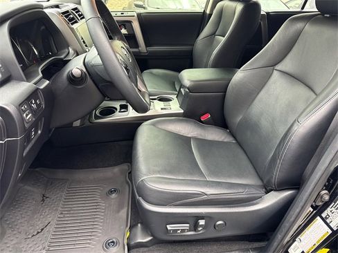 Used 2020 Toyota 4Runner image 9