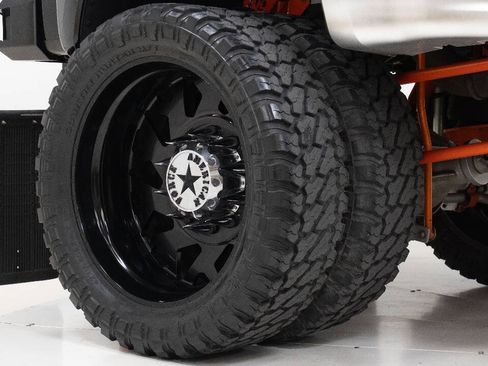 Used 2017 Ford F350 Platinum w/ Platinum Ultimate Package AWD/4WD image 95