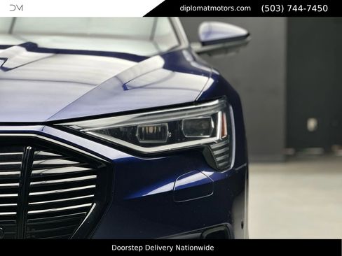 Used 2022 Audi e-tron Premium Plus w/ Premium Plus Package image 13