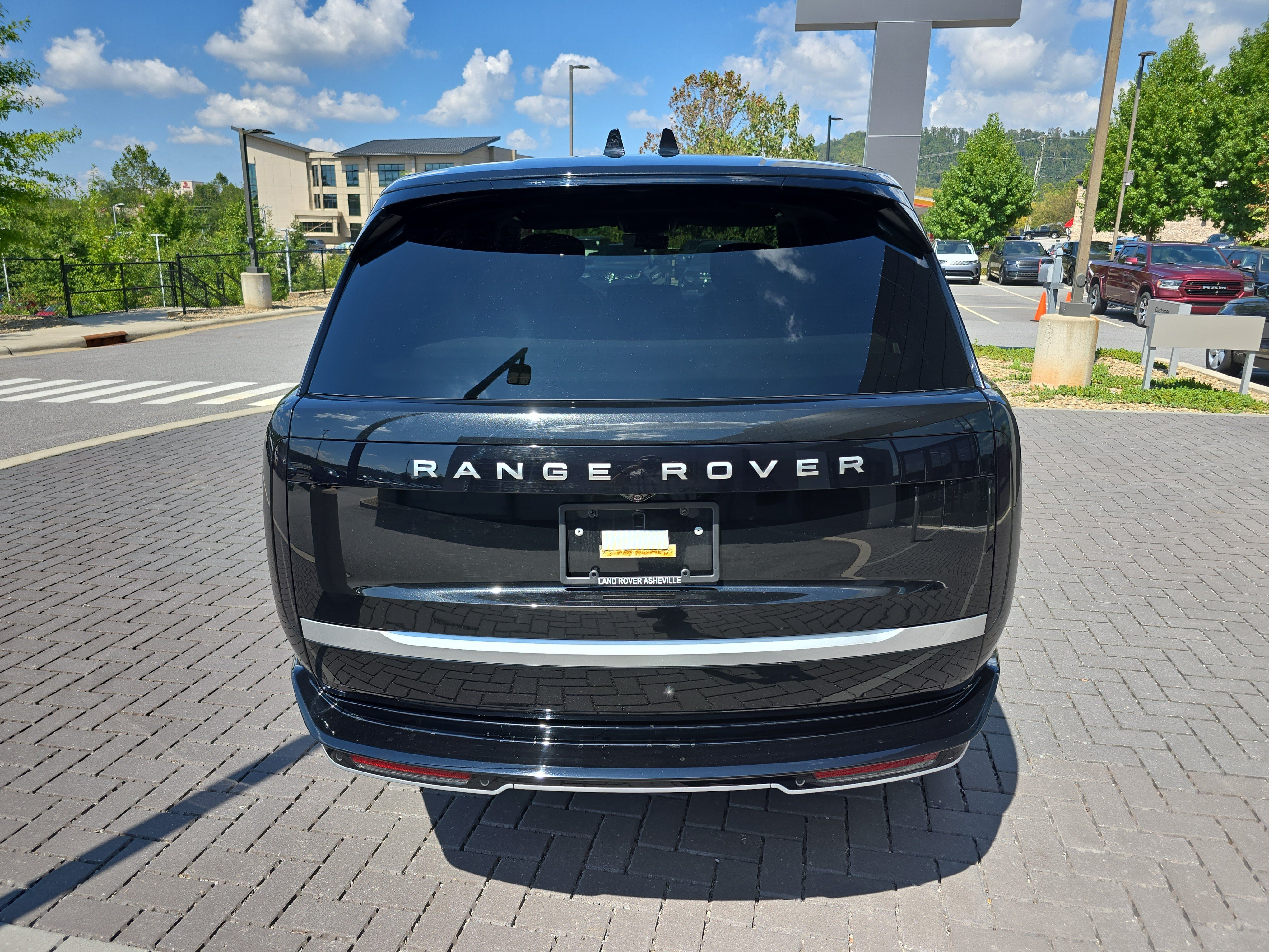 Certified 2024 Land Rover Range Rover Autobiography AWD/4WD image 6
