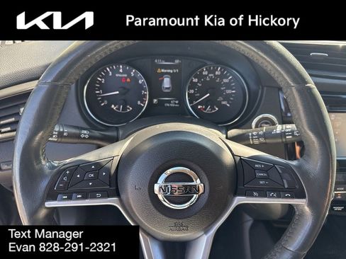 Used 2017 Nissan Rogue SV w/ Sun & Sound Touring Package FWD image 31