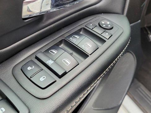Used 2018 Dodge Grand Caravan SE FWD image 14
