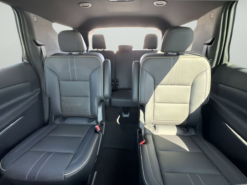 Used 2026 Chevrolet Traverse High Country FWD image 25